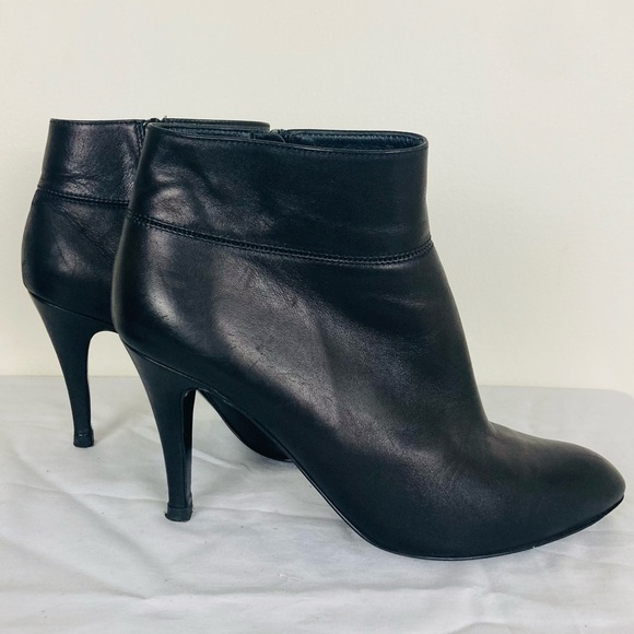 J. Crew Shoes - J. Crew made in Italy black leather heeled ankle booties. Size 8.5